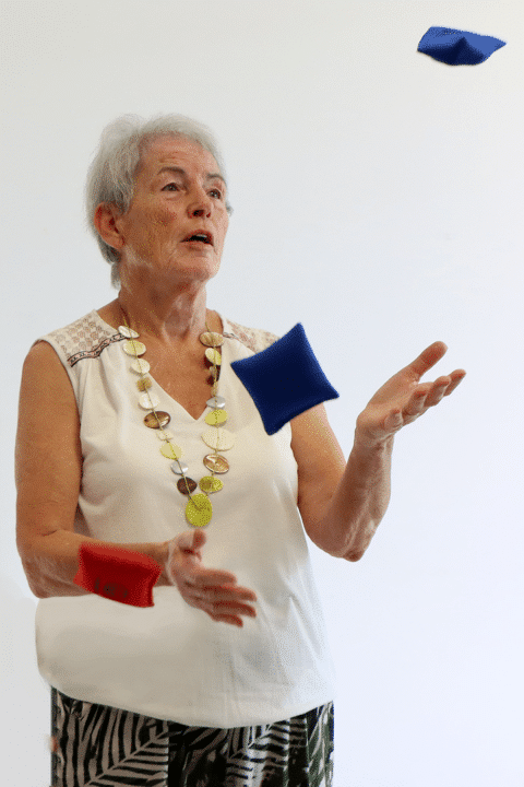 Brain Ball Bien Vieillir Femme jonglage sacs