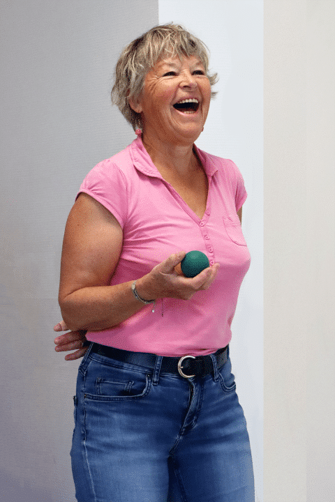 Brain Ball - Joie et Partage - Une senior joyeuse