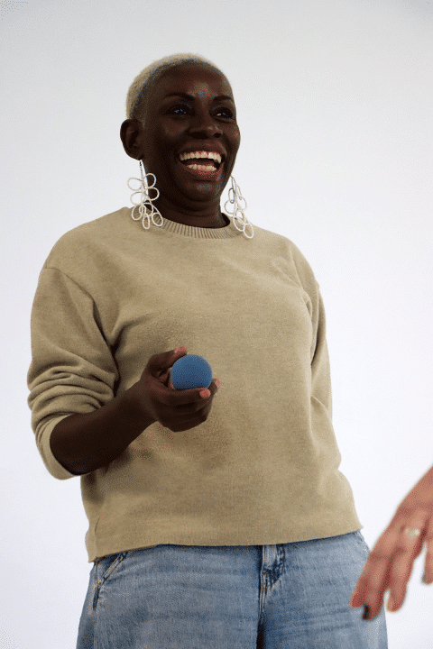 Brain Ball - Joie et Partage - Une pratiquante qui a un fou rire