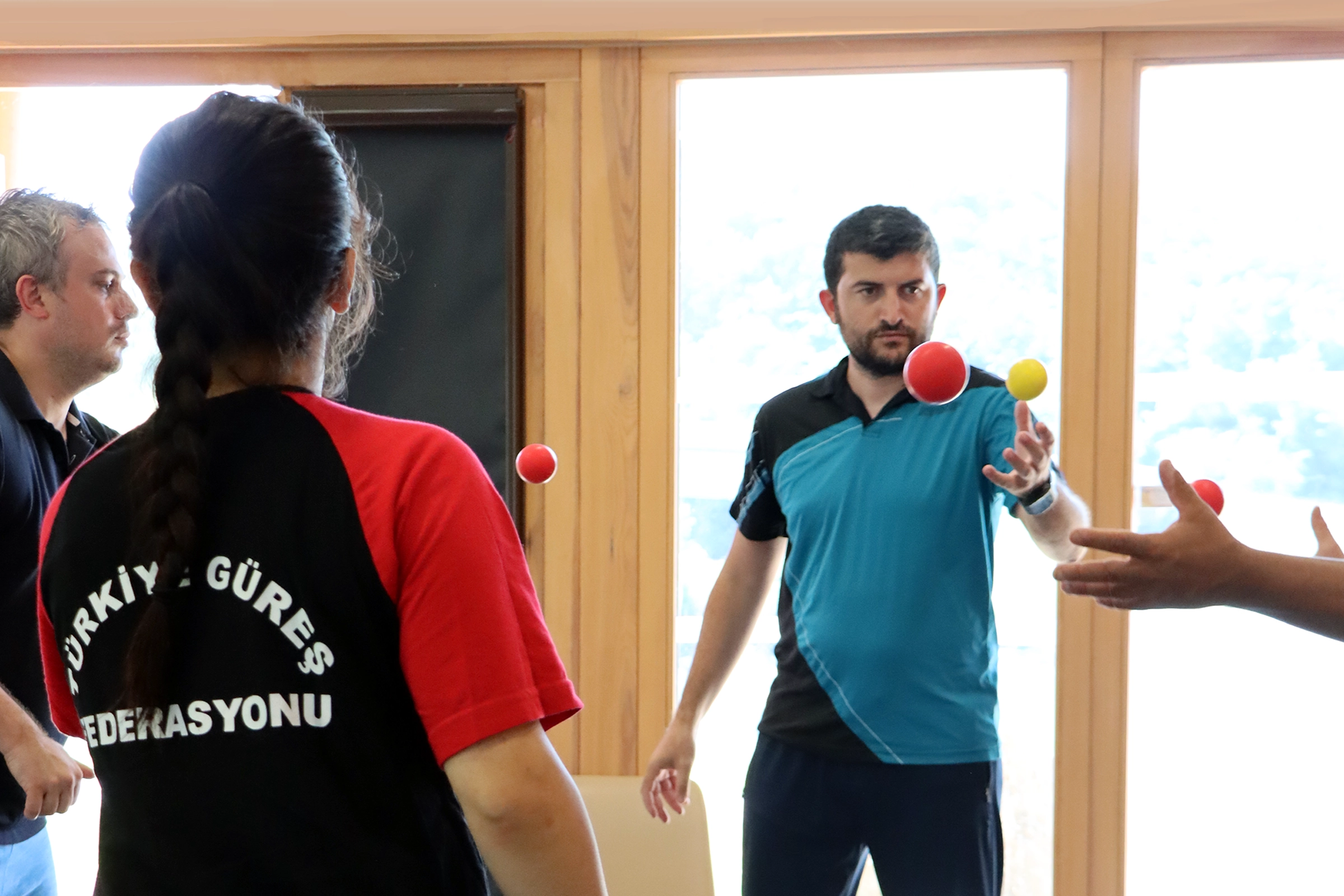 Sport et fonctions exécutives, ici des sportifs qui pratiquent le Brain Ball en collectif