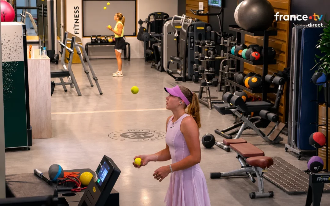 Tennis : pourquoi les joueuses de haut niveau jonglent avant d&rsquo;entrer sur le court
